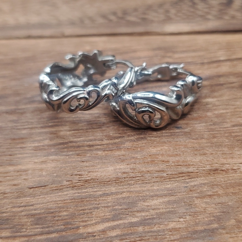 Edwardian openwork lace hoop earrings E313